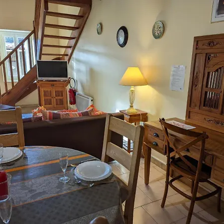 En Charente Avec Jardin, Animaux Acceptes - Fr-1-653-177 *