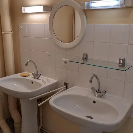 En Charente Avec Jardin, Animaux Acceptes - Fr-1-653-177